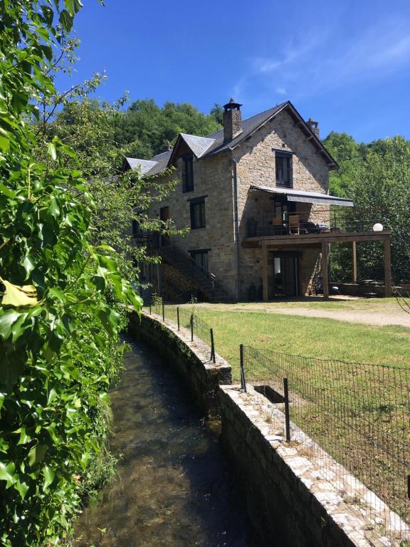 B&B / Chambre d'hôtes Au bord de l'eau 25 AVENUE DU LOT, 48500 La Canourgue