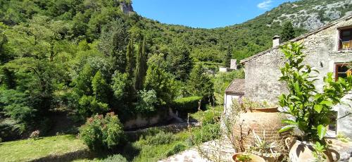 B&B / Chambre d'hôtes Au bord du verdus 5 Rue Chapelle des Pénitents Saint-Guilhem-le-Désert