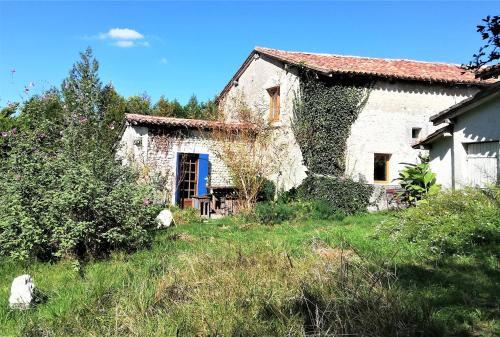 Séjour chez l'habitant au bout du chemin Vaumoure Village Bouteilles-Saint-Sébastien