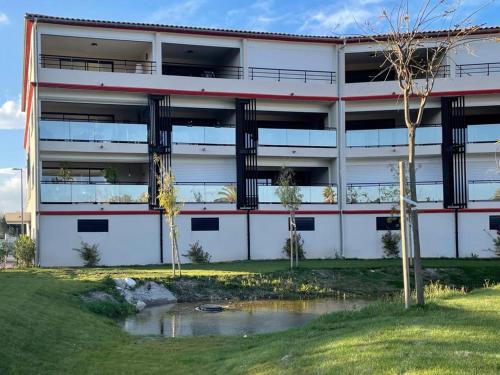 Appartement Au cœur du Golf, appartement neuf vue golf et piscine Rue Jouy d'Arnaud Saint-Cyprien