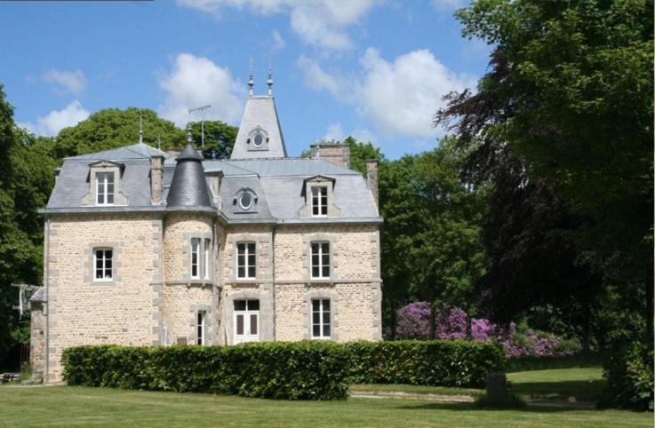 B&B / Chambre d'hôtes Au Château 1 rue du Telegraphe Chappe, 50320 La Lucerne-dʼOutremer