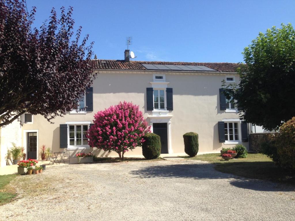 B&B / Chambre d'hôtes Au Chiron 4 Rue Principale Le Chiron, 17510 Néré