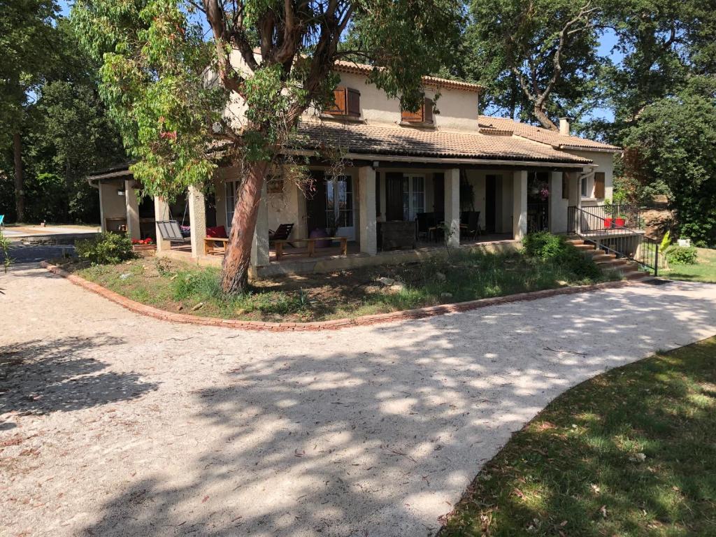 B&B / Chambre d'hôtes Au Coeur Des Arbres 4 Impasse des Châtaigniers, 30330 Fontarèches