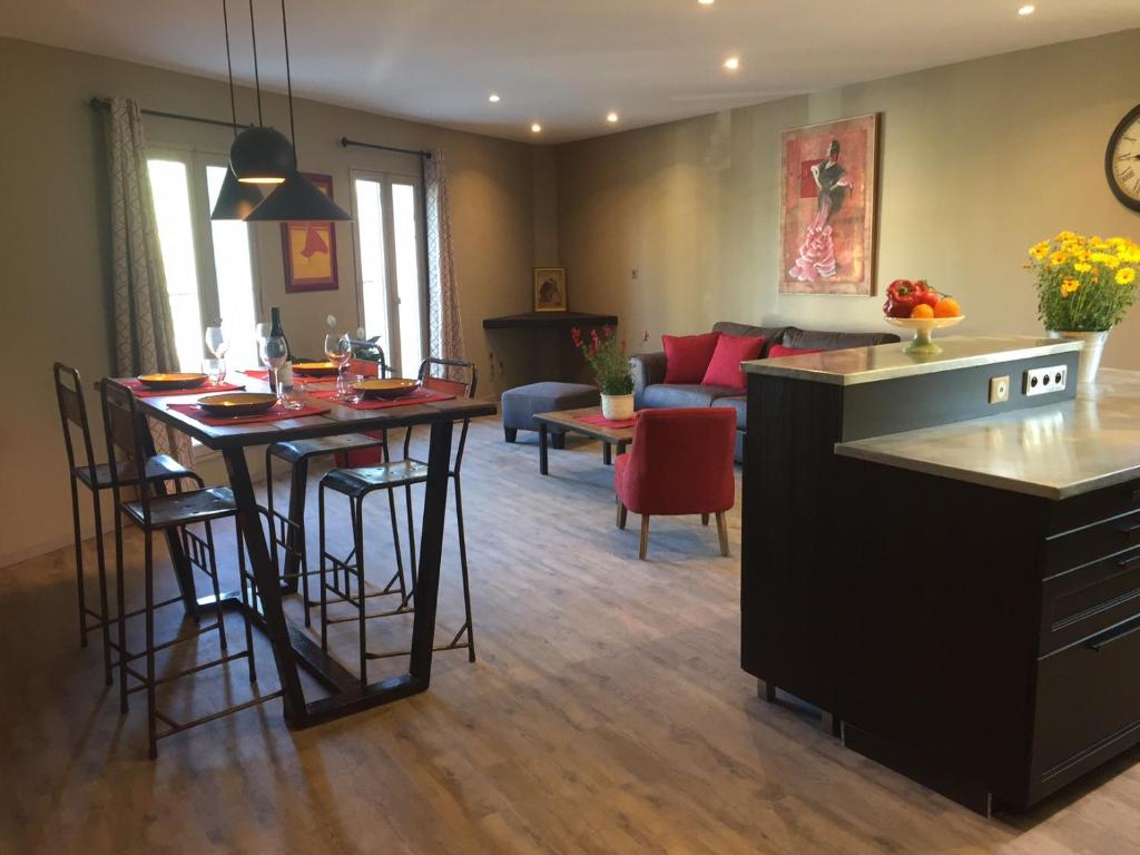 Appartement Au fil de l'eau 11 Quai Lices Berthelot, 84800 LʼIsle-sur-la-Sorgue