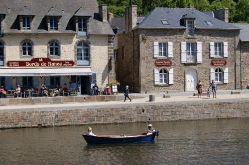 Au Fil De L'Eau - Le Bord de Rance Dinan france