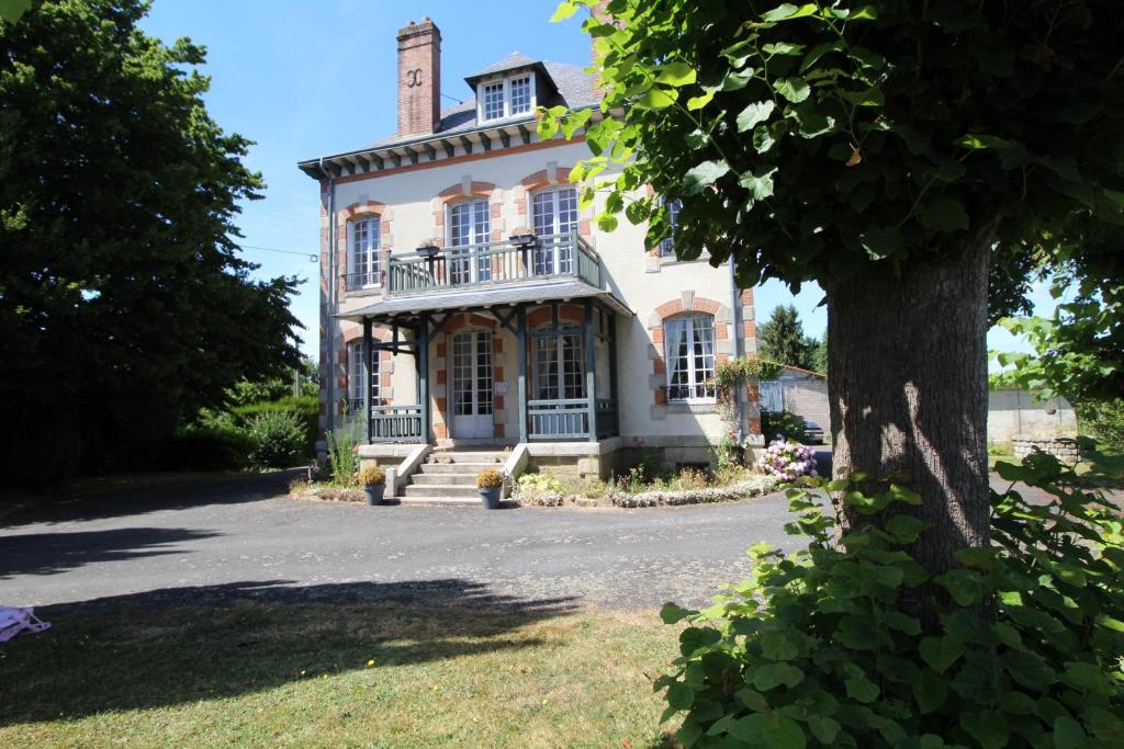 B&B / Chambre d'hôtes Au fil du temps 41 rue salardine, 87230 Châlus