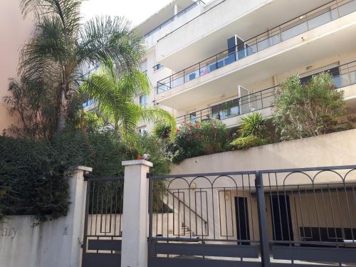 Appartement Au Floraly Cagnes-sur-Mer 5 mn à pied gare SNCF et gare routière Bat 1 Etage 4 5 Montée du Coteau Cagnes-sur-Mer