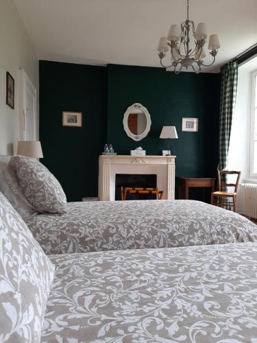 B&B / Chambre d'hôtes AU MANOIR DE LA BARRE LA BARRE EN OUCHE 1 GRANDE RUE La Barre-en-Ouche