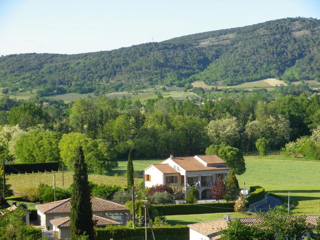 B&B / Chambre d'hôtes Au mas des graviers 225 Chemin de Lantousse, 07150 Salavas