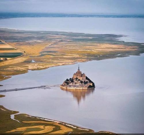 Au Mont Chez Vous #Jacuzzi et Vue Mont-St-Michel# Huisnes-sur-Mer france