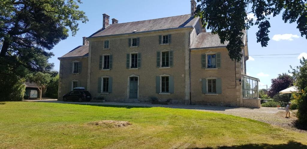 B&B / Chambre d'hôtes Au p’tit bonheur d’augé Lieu dit le monteuil, 79400 Augé