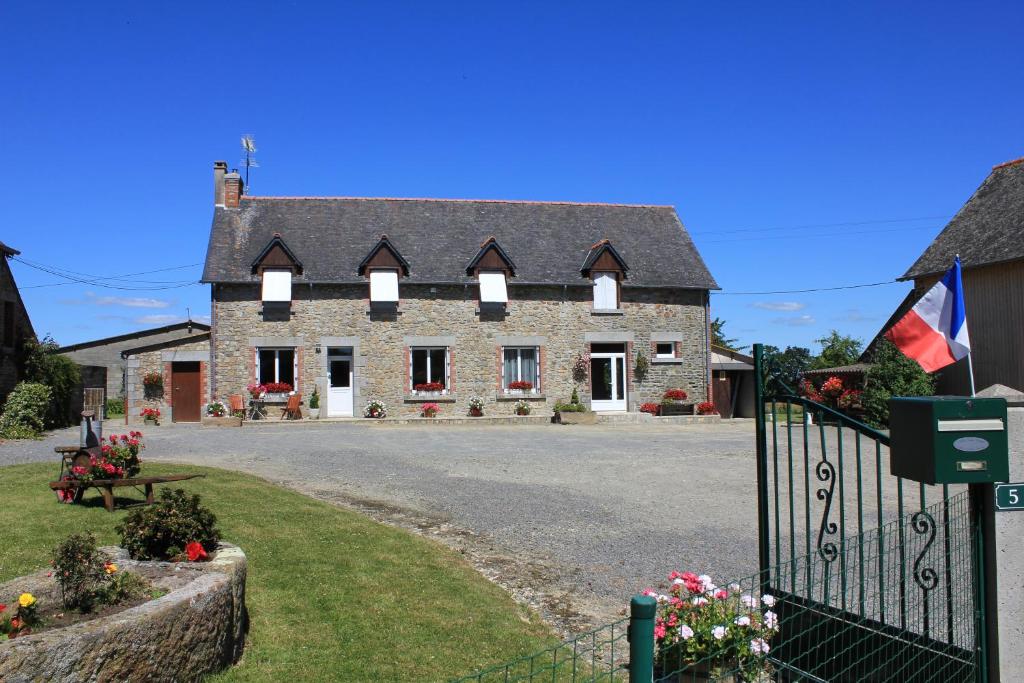 B&B / Chambre d'hôtes Au p'tit Mont 5 Route de Saint-Gilles, 50170 Ardevon