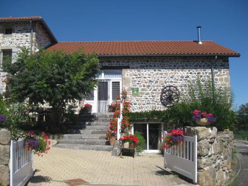 Au Pied de la Roche Roche-en-Régnier france