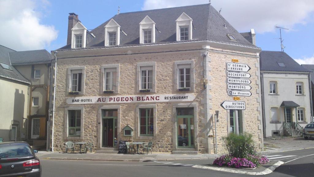 Hôtel Au Pigeon Blanc 1, rue de la poste, 53240 Andouillé