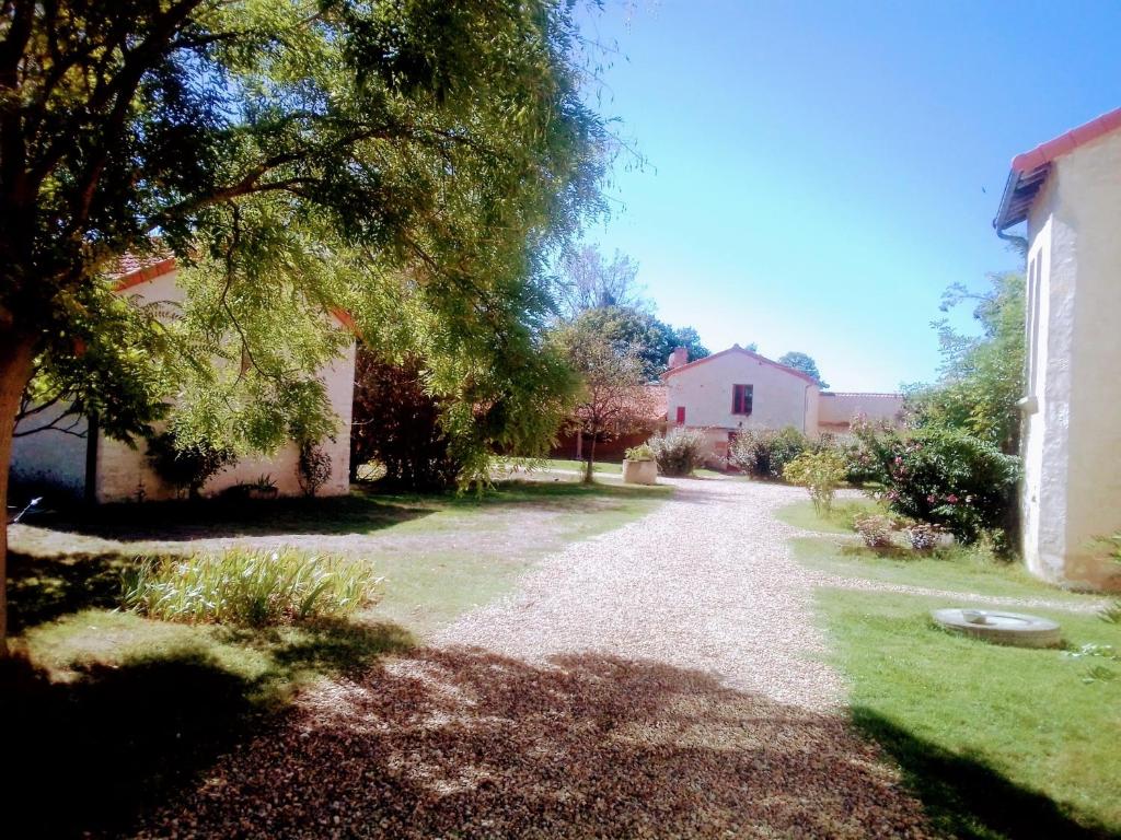 Maisons de vacances Au repos des elfes La Prouterie, 37120 Braye-sous-Faye