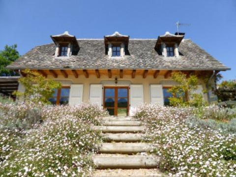 Maison de vacances Au Riverain Le Puech, 15120 Vieillevie