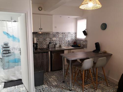 Appartement Aubagne Centre ancien avec STATIONNEMENT INCLUS 12 Rue Laget Aubagne