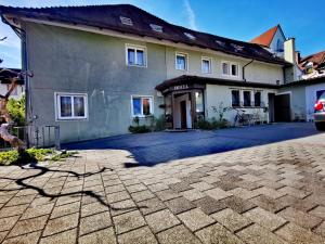 Auberge Apartment-96 Karlstraße. 47 Ehemaliges Hotel-Gasthaus Waldhorn 88250 Weingarten Bade-Wurtemberg