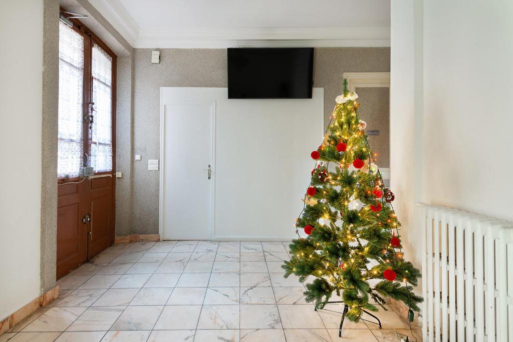 Auberge Cameleon Paris Guesthouse 8 Rue Jules Auffret 93500 Pantin