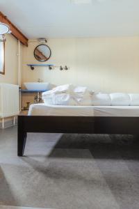 ARCONA - Hostel on the Water -- Hostel Boat opening January 2023