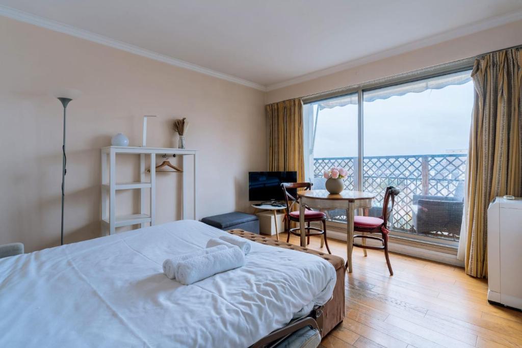 Canvas Atelier Hostel