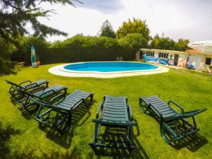 Carcavelos Surf Hostel & Surf Camp