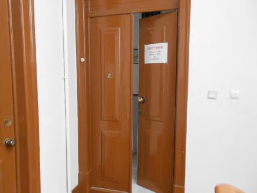 Crescent Rooms