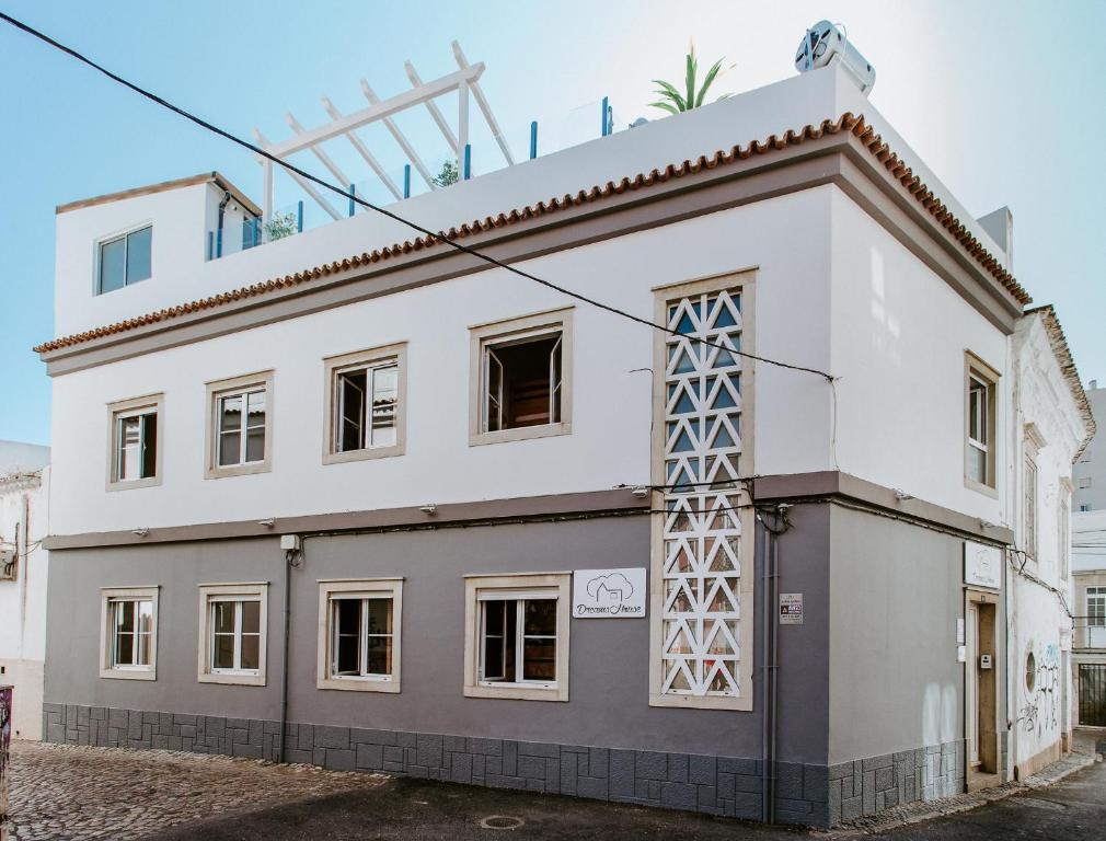 Auberge de jeunesse DREAMS HOUSE Rua de São Pedro nº 4 - Freguesia de Faro Edifício 8000-286 Faro