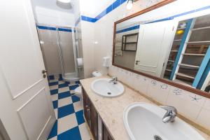 Ericeira Chill Hill Hostel & Private Rooms - Peach Garden