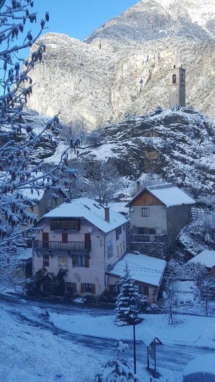 Auberge de jeunesse Gîte Auberge Les Terres Blanches de Méolans Le Village 04340 Méolans