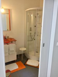 Golden Tram 242 Suites & Hostel