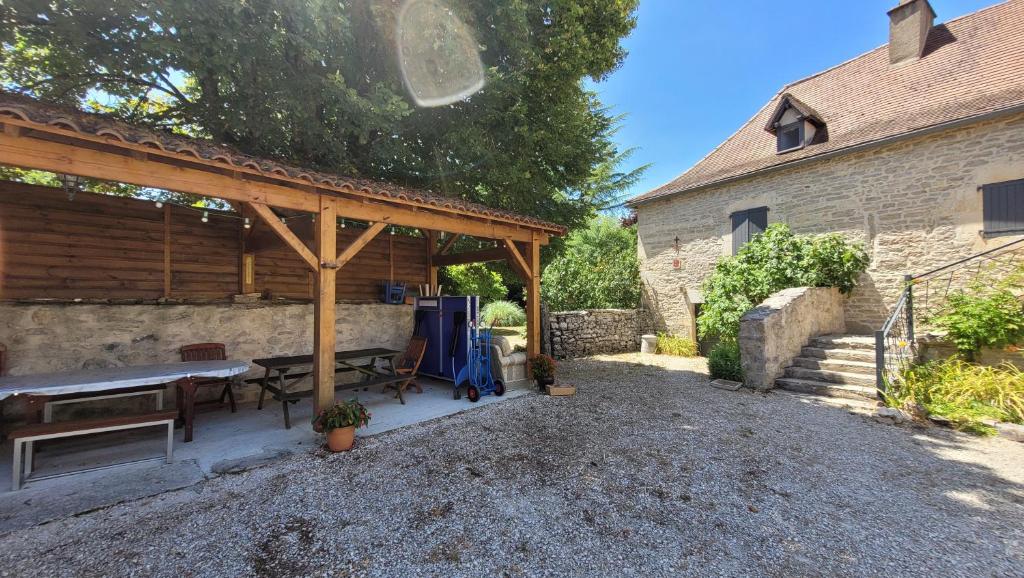 Auberge de jeunesse La Grange Saint-Jacques Les Nougayrols 46230 Bach