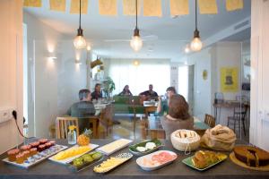 THE HOLY COW - Hostel & Suites