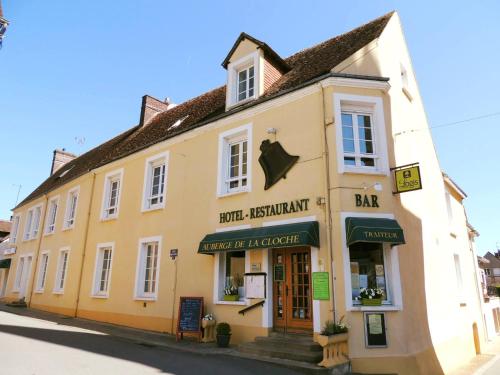 Hôtel Auberge de la Cloche 2 rue Bacchus Le Theil-sur-Huisne