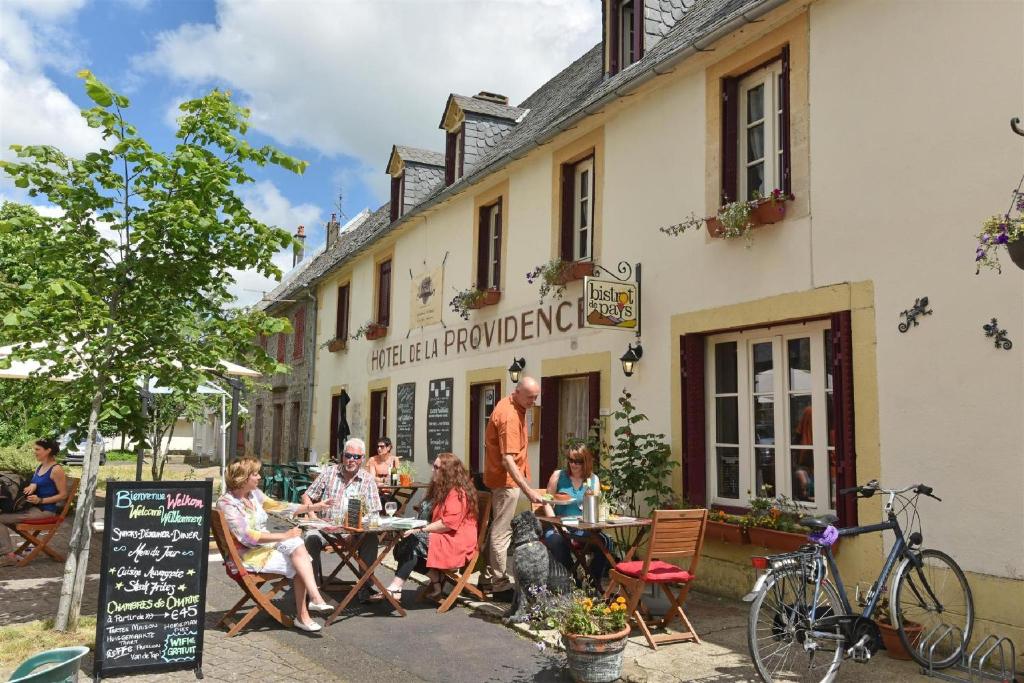 B&B / Chambre d'hôtes Auberge De La Providence Le Bourg, 63680 Saint-Donat