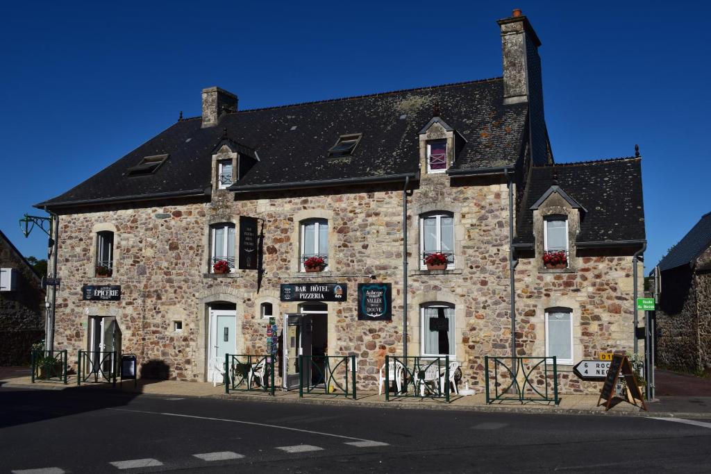 Hôtel Auberge de la vallée de la douve 2 La Rue, 50260 L\'Etang-Bertrand