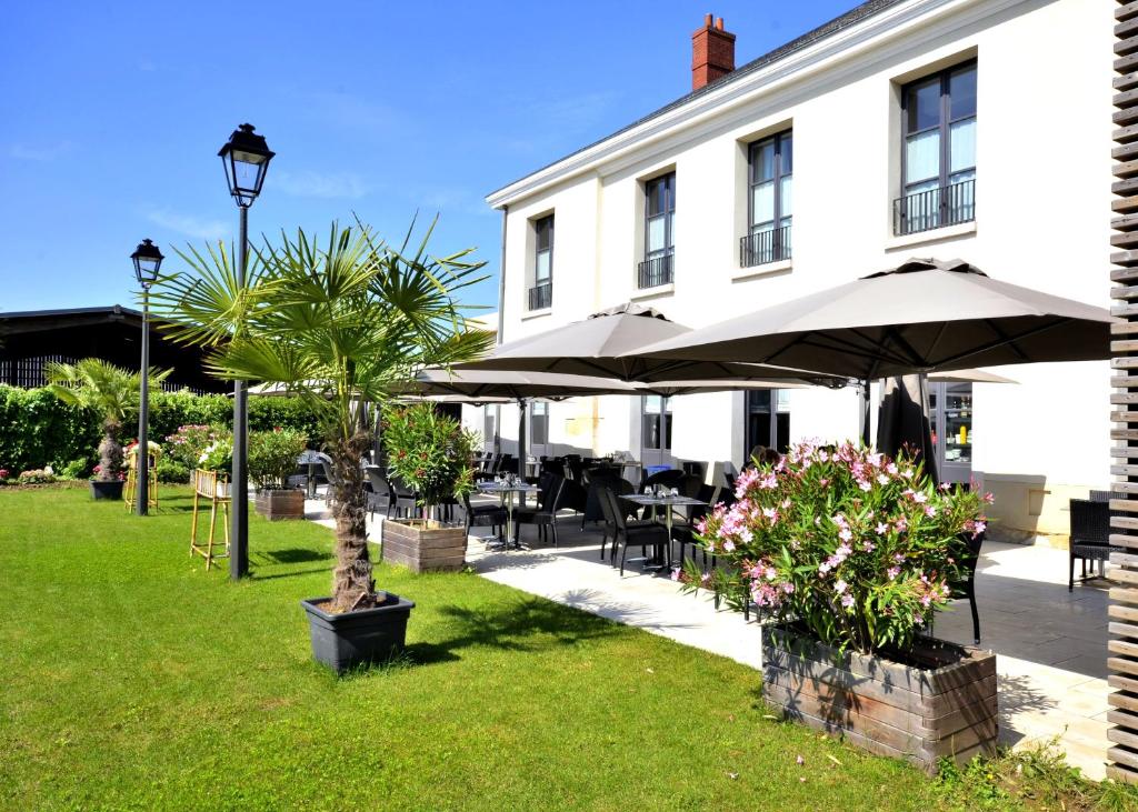 Hôtel AUBERGE DU CHÂTEAU BLEU 37 Route de Roissy, 93290 Tremblay-en-France