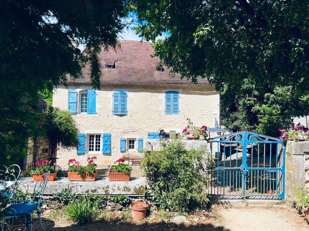 B&B / Chambre d'hôtes Auberge du lion d'or Place de l'Église, 46200 Lanzac