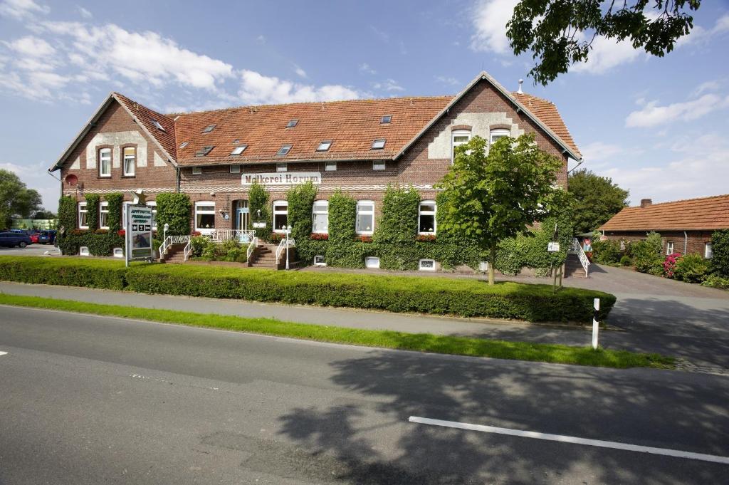 Auberge Frieslandstern - Ferienhof und Hotel Störtebekerstr. 13 26434 Wangerland