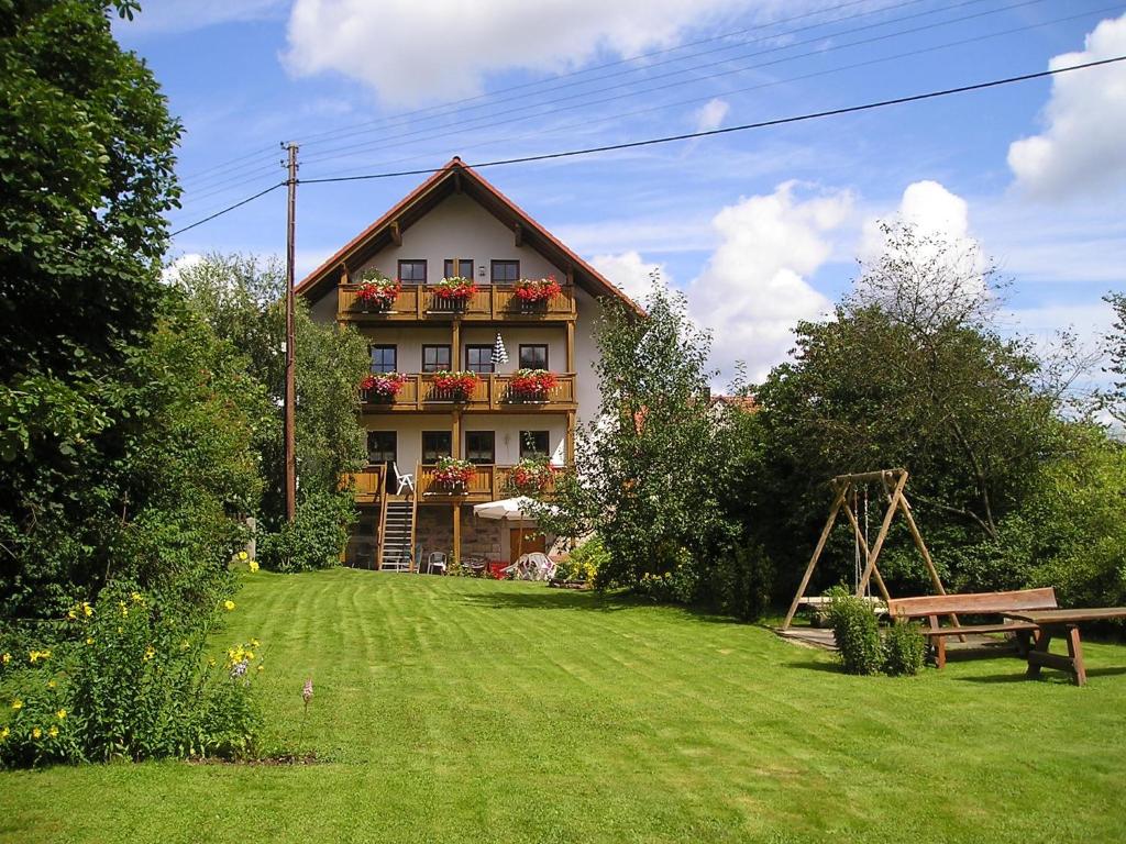 Auberge Gästehaus & Ferienhof Hüfner Hauptstraße 12 97786 Speicherz