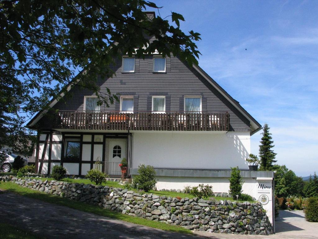 Auberge Gästehaus Mira Bildchenweg 21 59955 Winterberg