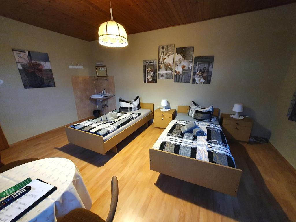 Gästehaus Weißes Lamm - MONTEURZIMMER Lobensteiner Straße 10, 96365 Nordhalben