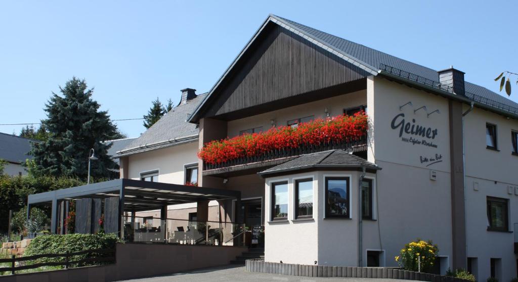 Gasthaus Pension Geimer Hauptstr. 2, 54597 Plütscheid