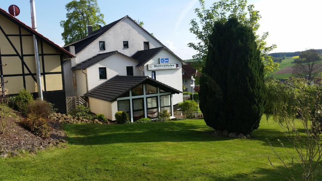 Auberge Gasthaus Waldschlosschen Welleroder Strasse 48 34320 Wattenbach