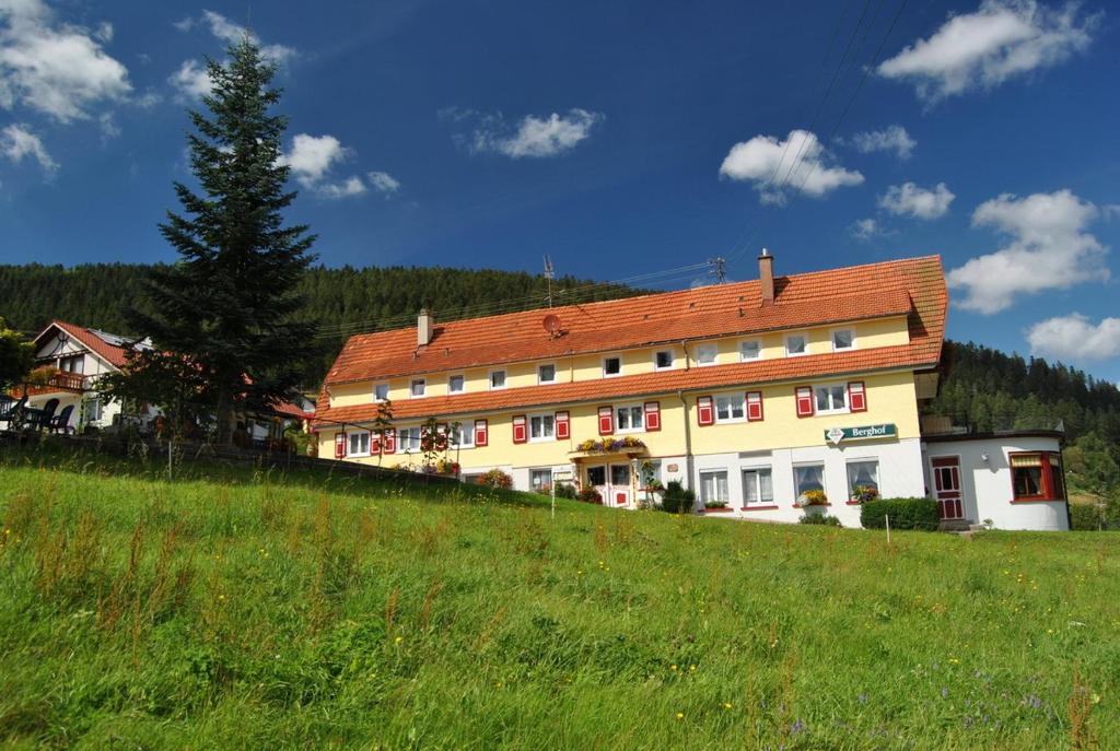 Auberge Gasthof-Pension Berghof Dietersbrunnenweg 14 75337 Enzklösterle