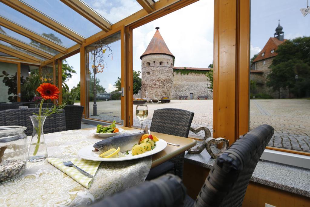 Auberge Gasthof Zur Burg 5 Burgplatz 95691 Hohenberg an der Eger