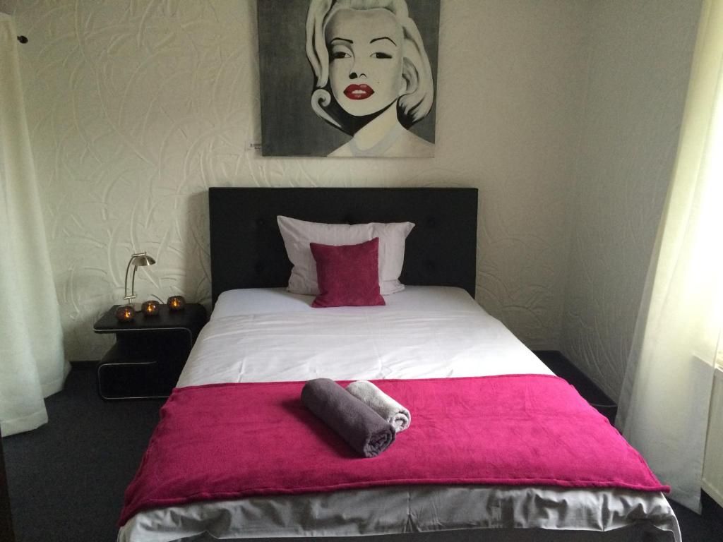 Auberge Haus Gerry 56 Beedstrasse 40468 Düsseldorf