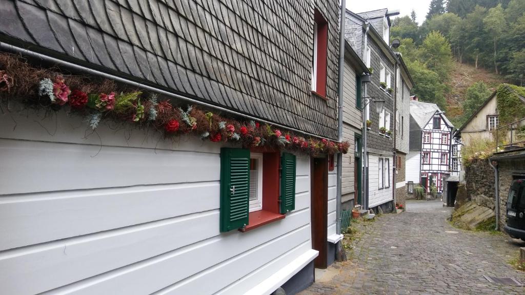 Auberge HIER & JETZT in Monschau City 20 Stadtstraße 52156 Montjoie