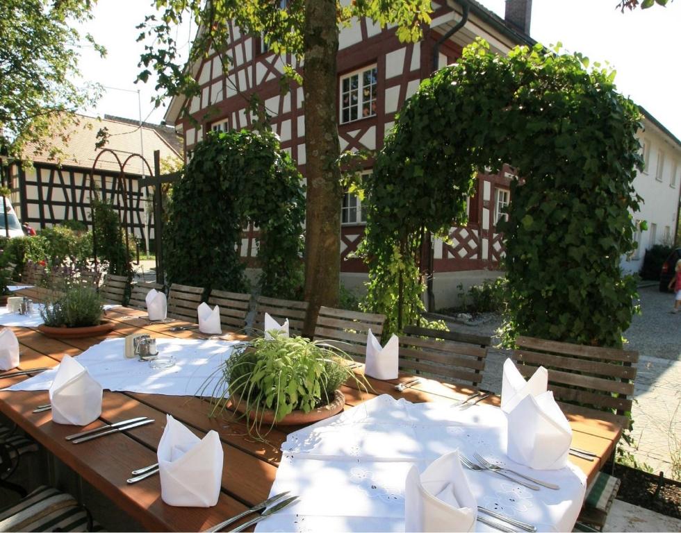 Auberge Historisches Gasthaus Hirschen Kirchgasse 1 78343 Gaienhofen