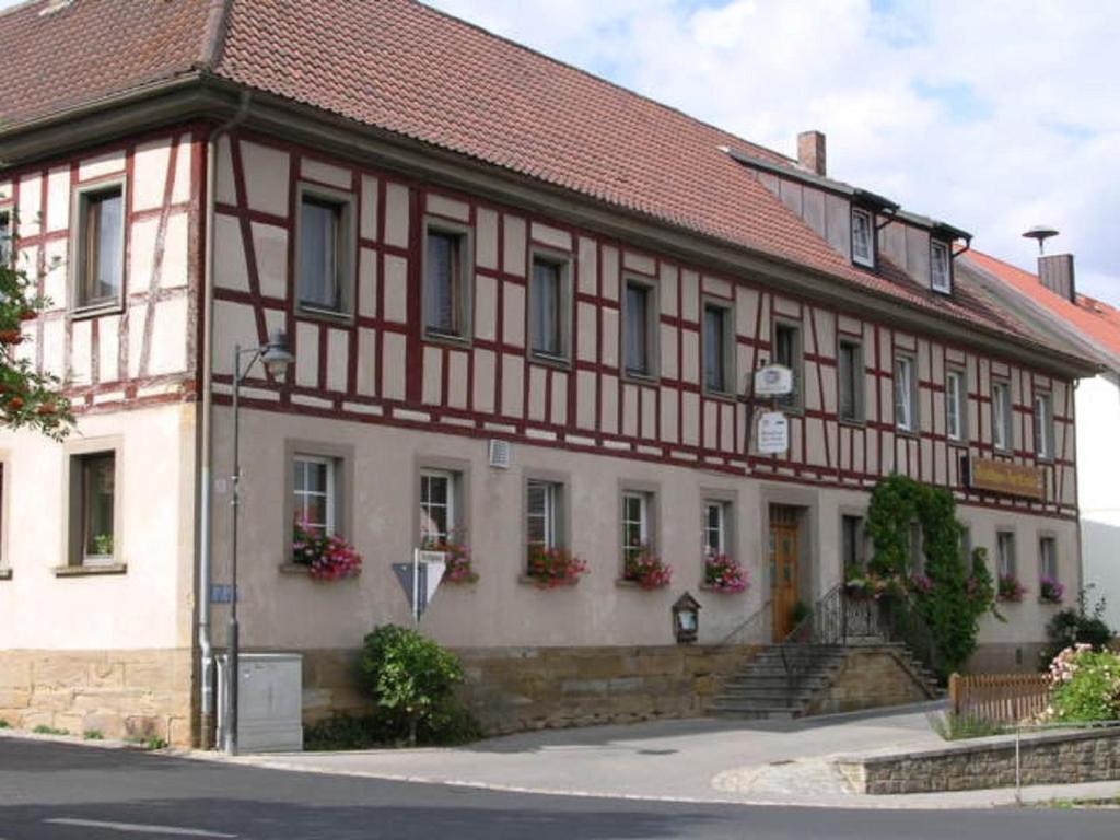 Auberge Landgasthof zur Linde Kirchplatz 1 97633 Irmelshausen